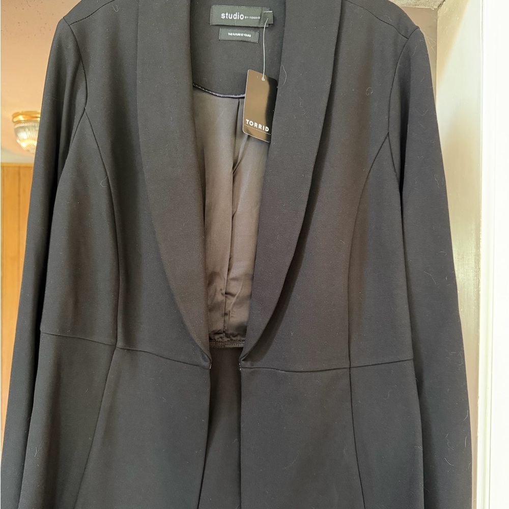 Torrid Plus-Size Pantsuit Studio Luxe Ponte Straight-Leg trouser, peplum blazer - Picture 5 of 15